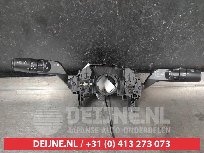 Nissan X-Trail Steering column stalk O674651