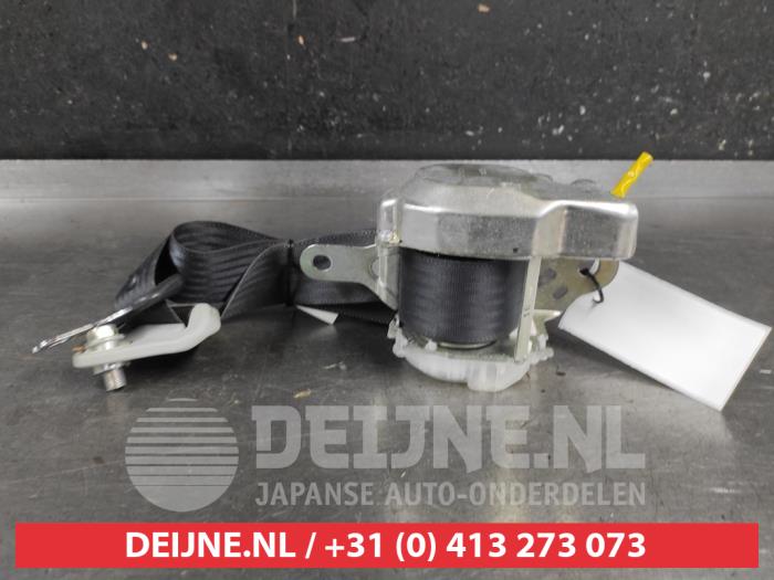 Suzuki SX-4 Front seatbelt, left O674815