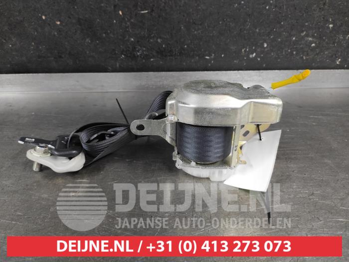 Suzuki SX-4 Front seatbelt, right O674817