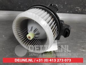 Toyota Avensis Kachel Ventilatiemotor O674828 foto 2