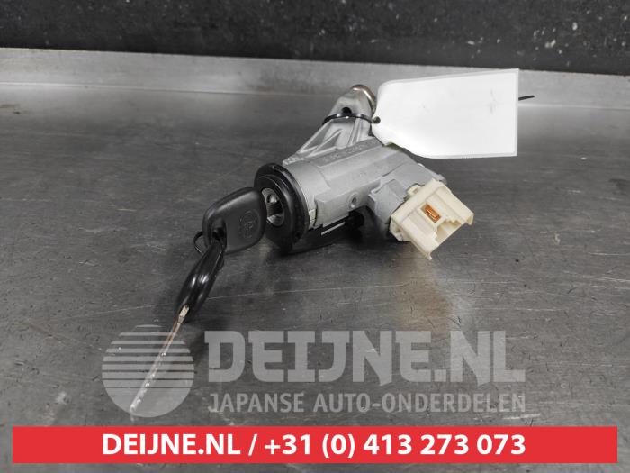Toyota Yaris Kontaktslot+Sleutel O674844