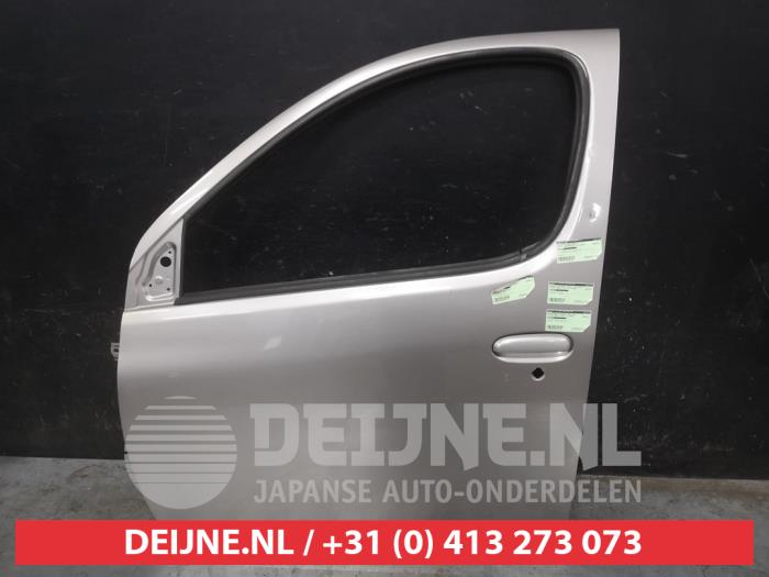 Toyota Yaris Verso Tür 4-türig links vorne O675127