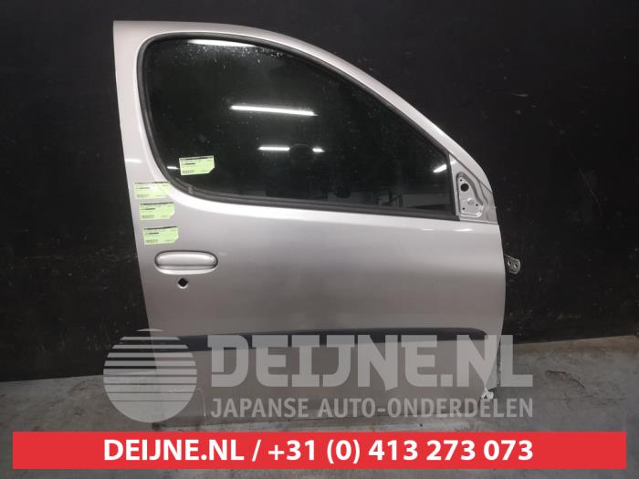 Toyota Yaris Verso Tür 4-türig rechts vorne O675137