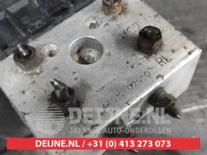 Toyota Corolla ABS pump O675368 photo 2