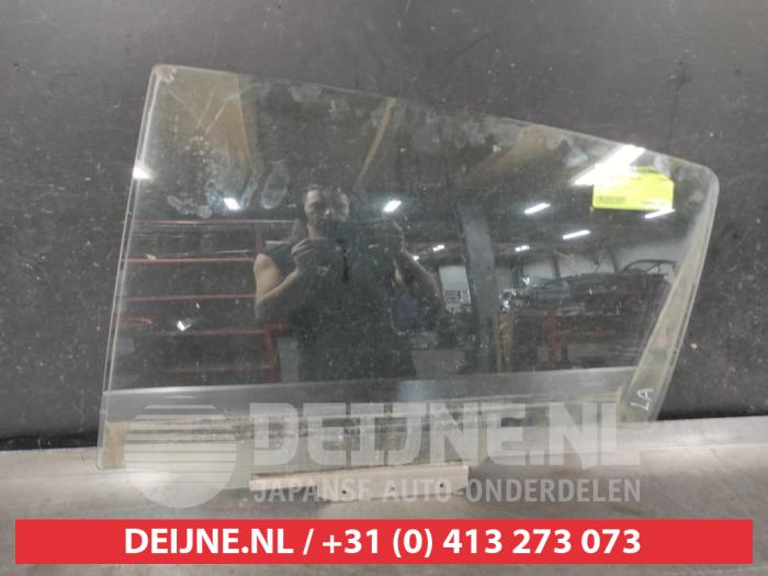 Toyota Yaris Rear door window 4-door, left O675612