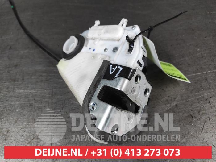 Toyota Yaris Türschlossmechanik 4-türig links hinten O675618
