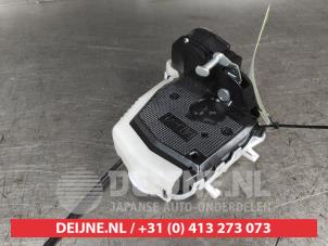 Toyota Yaris Deurslot Mechaniek 4Deurs links-achter O675618 foto 2