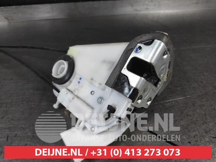 Toyota Yaris Türschlossmechanik 4-türig rechts hinten O675619