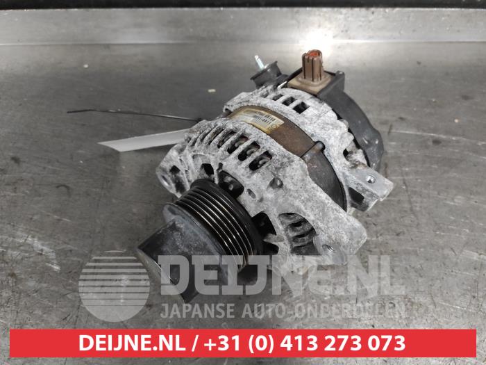 Gebruikte Dynamo Toyota Yaris III (P13) 1.0 12V VVT-i Prijs op aanvraag aangeboden door V.Deijne Jap.Auto-onderdelen BV