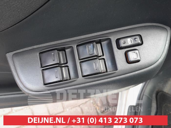 Toyota Rav-4 Combischakelaar ramen O675670