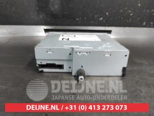 Mazda 2 CD player O675689 photo 3