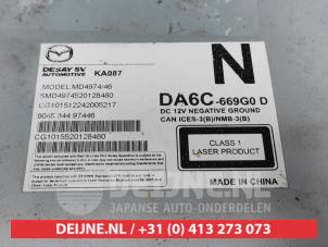 Mazda 2 CD player O675689 photo 2