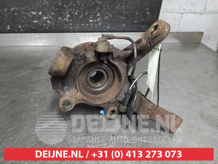 Nissan Almera Tino Fusee links-voor O675859