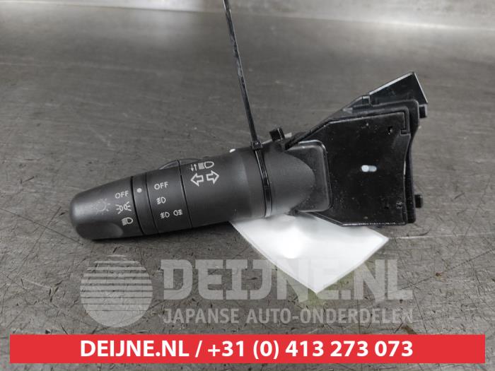 Nissan Almera Tino Licht Schakelaar O675873