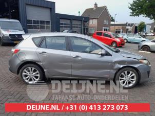 Gebruikte Ruit Extra 4Deurs rechts-achter Mazda 3 Sport (BL14/BLA4/BLB4) 1.6i MZR 16V Prijs € 35,00 Margeregeling aangeboden door V.Deijne Jap.Auto-onderdelen BV