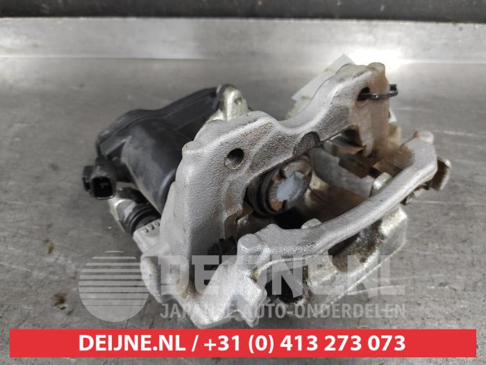 Toyota Yaris Remklauw (Tang) links-achter O675952