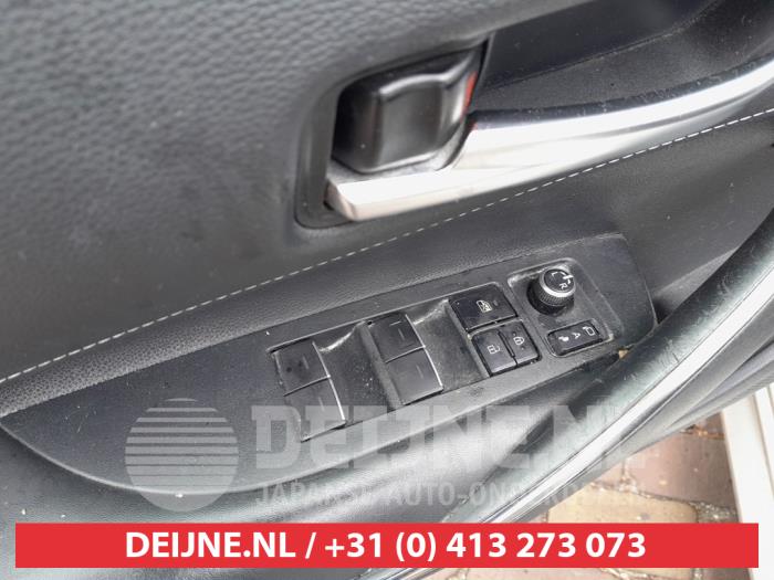 Suzuki Swace Combischakelaar ramen O676061