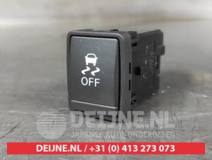Gebruikte ASR schakelaar Nissan Juke (F15) 1.2 DIG-T 16V Prijs € 15,00 Margeregeling aangeboden door V.Deijne Jap.Auto-onderdelen BV