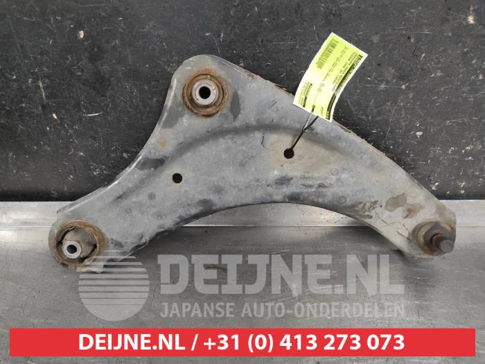 Nissan Juke Draagarm onder rechts-voor O676773