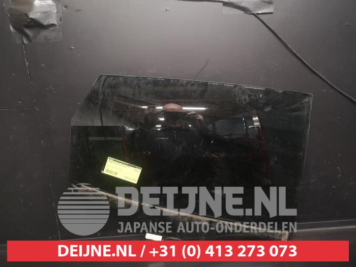 Hyundai IX20 Portierruit 4Deurs rechts-achter O676809