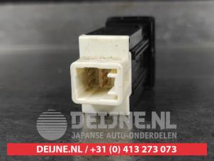 Toyota Rav-4 Seat heating switch O677039 photo 2