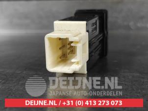 Toyota Rav-4 Seat heating switch O677040 photo 2