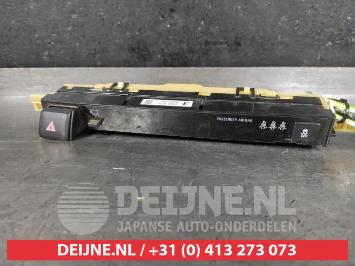 Toyota Rav-4 Seat belt reminder module O677042