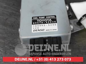 Toyota Rav-4 Brandstofpomp module O677045 foto 2