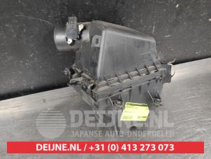 Gebruikte Luchtfilterhuis Toyota RAV4 (A4) 2.5 Hybrid 16V VVT-i 4x4 Prijs € 75,00 Margeregeling aangeboden door V.Deijne Jap.Auto-onderdelen BV