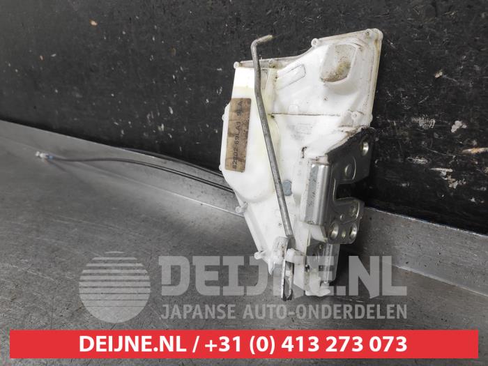 Suzuki Swift Deurslot Mechaniek 2Deurs links O677124
