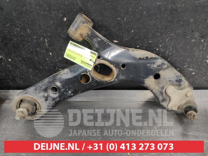 Toyota Rav-4 Querlenker unten rechts vorne O677063