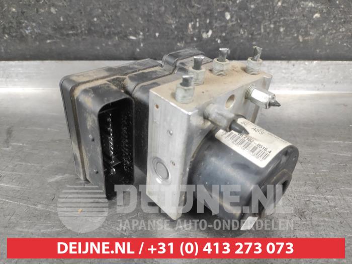 Gebruikte ABS Pomp Toyota Yaris II (P9) 1.3 16V VVT-i Prijs € 100,00 Margeregeling aangeboden door V.Deijne Jap.Auto-onderdelen BV