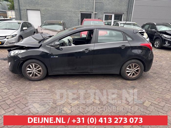 Hyundai I30 Türscheibe 4-türig links hinten O677461