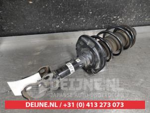 Gebruikte Schokdemperpoot links-voor Toyota Aygo X 1.0 12V VVT-i Prijs op aanvraag aangeboden door V.Deijne Jap.Auto-onderdelen BV