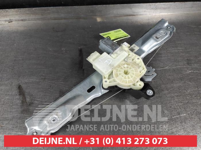 Nissan Qashqai Ruitmechaniek 4Deurs links-achter O677720