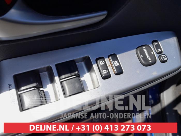 Toyota Prius Plus Kombischalter Fenster O677726