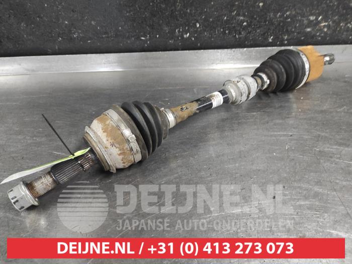 Nissan Qashqai Aandrijfas links-voor O677812