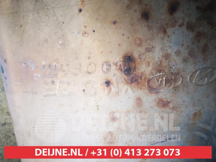 Gebruikte Uitlaat Middendemper Kia Sorento II (XM) 2.4 16V 4x2 Prijs € 35,00 Margeregeling aangeboden door V.Deijne Jap.Auto-onderdelen BV