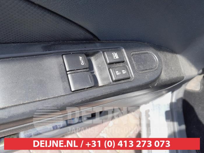 Suzuki Celerio Kombischalter Fenster O678068