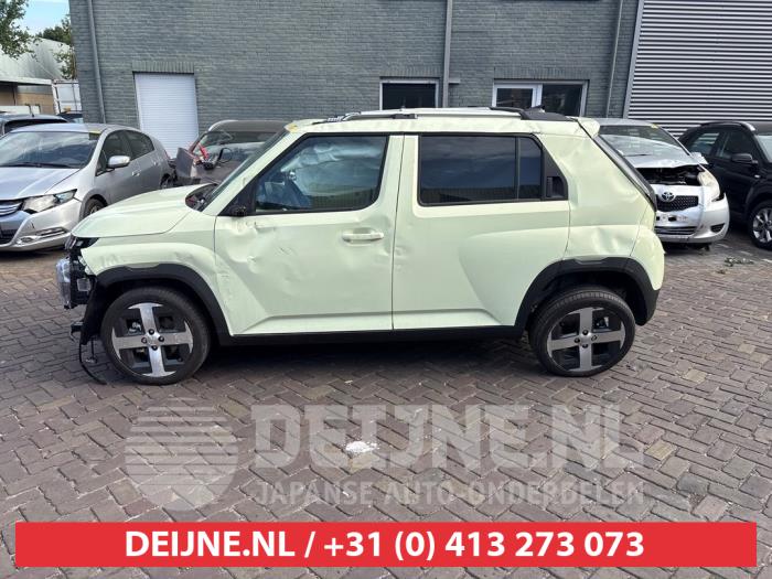Hyundai Inster Zijskirt links O678306