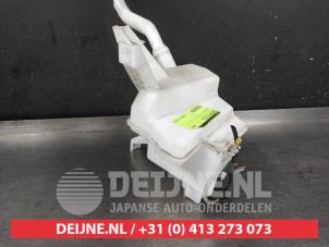 Nissan Leaf Front windscreen washer reservoir O678326 photo 2