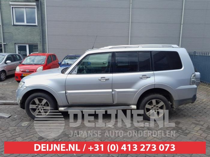 Mitsubishi Pajero Türscheibe 4-türig links hinten O678790