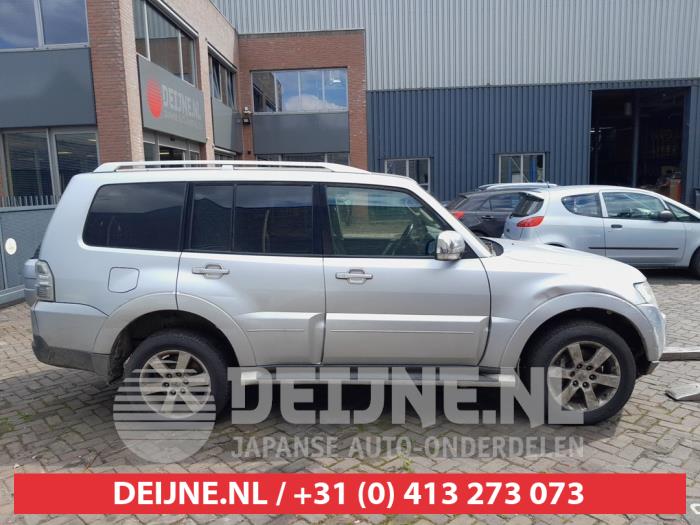 Mitsubishi Pajero Türscheibe 4-türig rechts vorne O678805