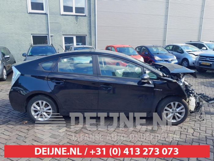 Toyota Prius Rear door window 4-door door, rear right O678856