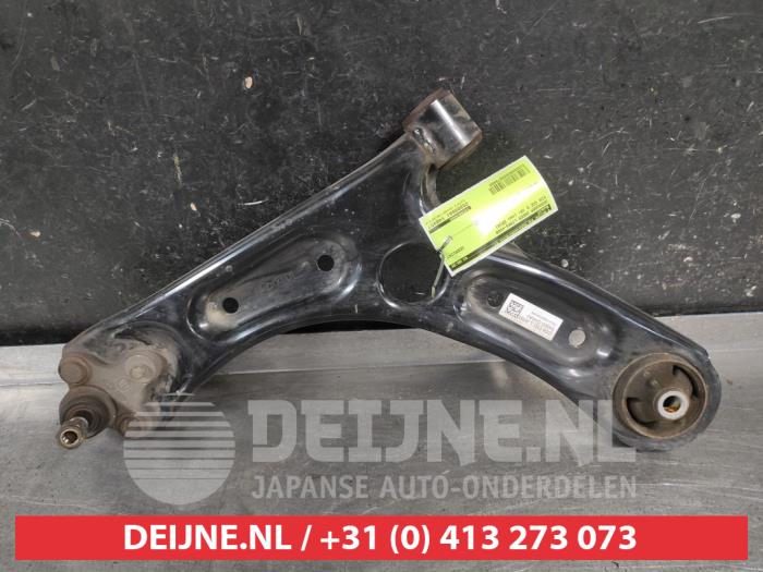 Kia Ceed Front lower wishbone, left O678980