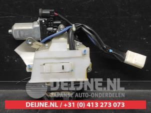Lexus RX Tailgate lock mechanism O679102 photo 2
