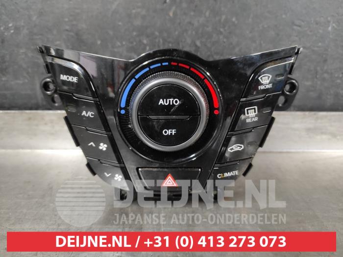 Hyundai Veloster Heater control panel O679217