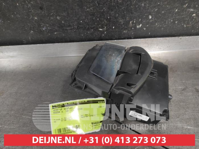 Gebruikte Head-up display Mazda 3 (BM/BN) 2.0 SkyActiv-G 16V Prijs € 150,00 Margeregeling aangeboden door V.Deijne Jap.Auto-onderdelen BV
