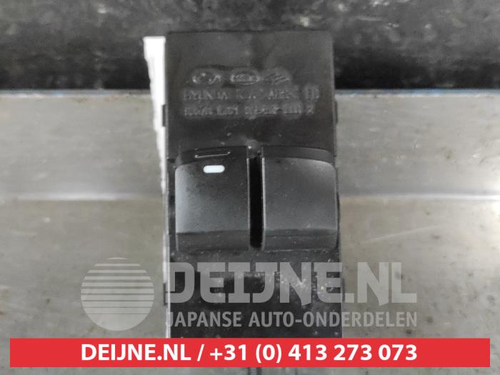 Hyundai IX20 Combischakelaar ramen O679679