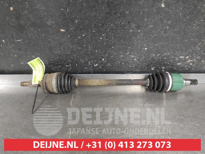 Suzuki Swift Aandrijfas links-voor O679734